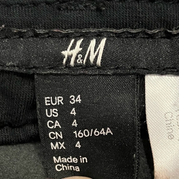 🌸 3/$20 H&M faux leather pants - Picture 2 of 3